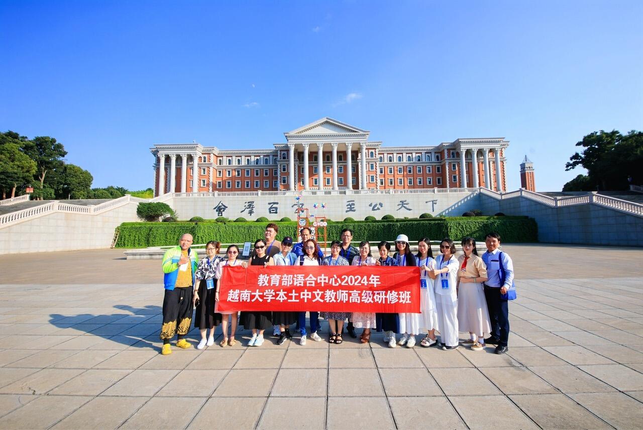 Sinh viên ngành Tiếng Trung tham dự Trại hè học bổng Đại học Vân Nam, Trung Quốc